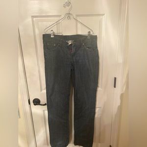 Size 8 lucky you jeans.